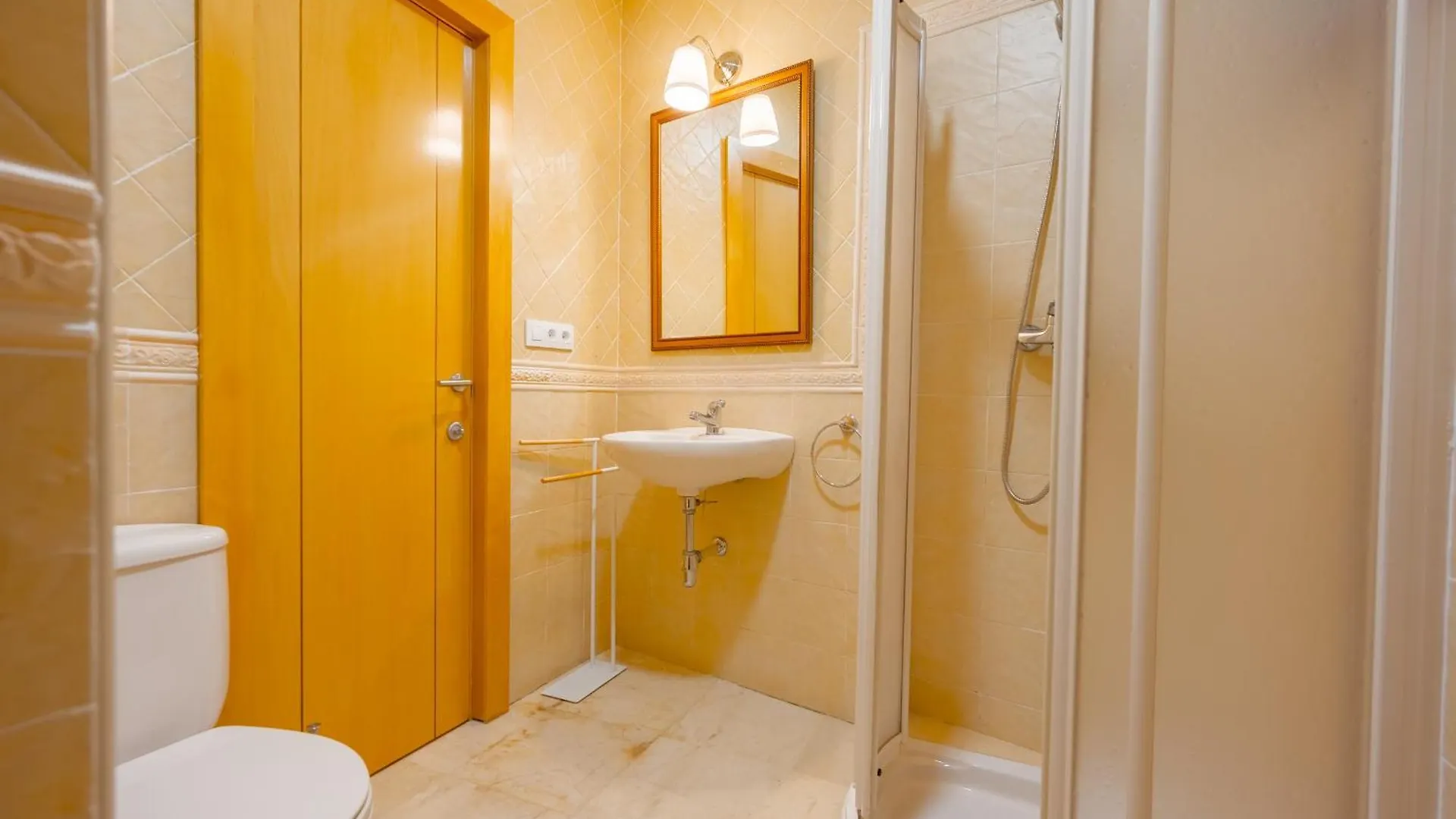 Fantastico 2H+1B Plaza Del Museo Apartment Seville