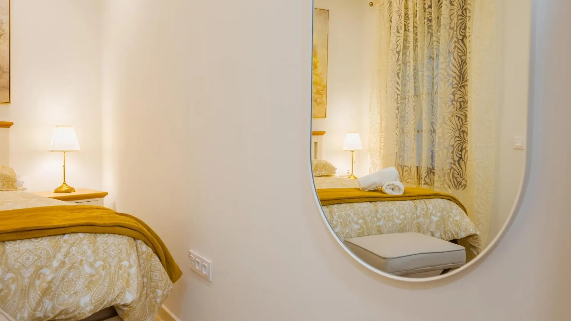 Fantastico 2H+1B Plaza Del Museo Apartment Seville