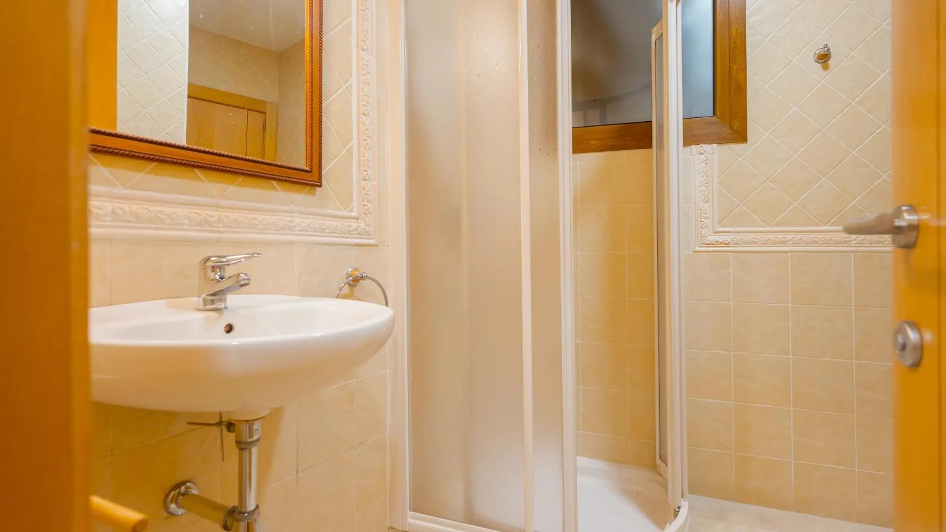 Fantastico 2H+1B Plaza Del Museo Apartment Seville Spain